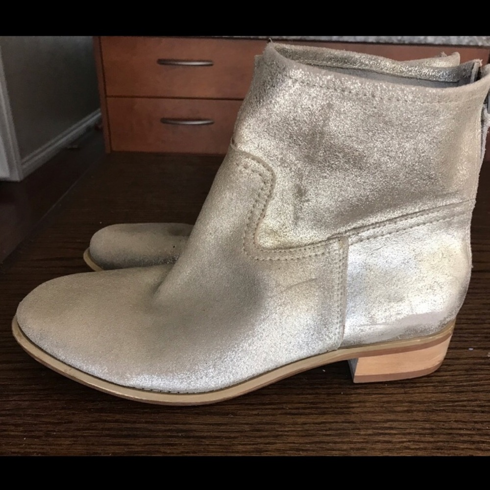 Gap size 8 Gold shimmer boots nwot